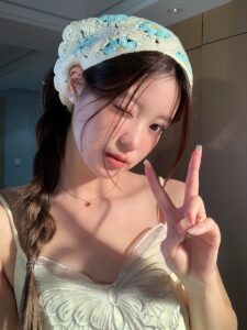 Braiding a headscarf - Image 2